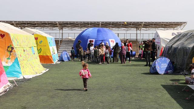 Çocuklar afetin etkisinden etkinliklerle uzaklaştırılıyor