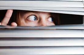 Agorafobi nedir? Agorafobi neden olur? Agorafobi belirtileri nelerdir? Agorafobi nasıl teşhis edilir? Agorafobi nasıl tedavi edilir? 