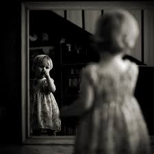 Ayna Evresi nedir? Ayna evresinin ortaya çıkışı? Ayna evresinin teorik arka planı nedir? Lacan’a göre ayna evresi nedir?