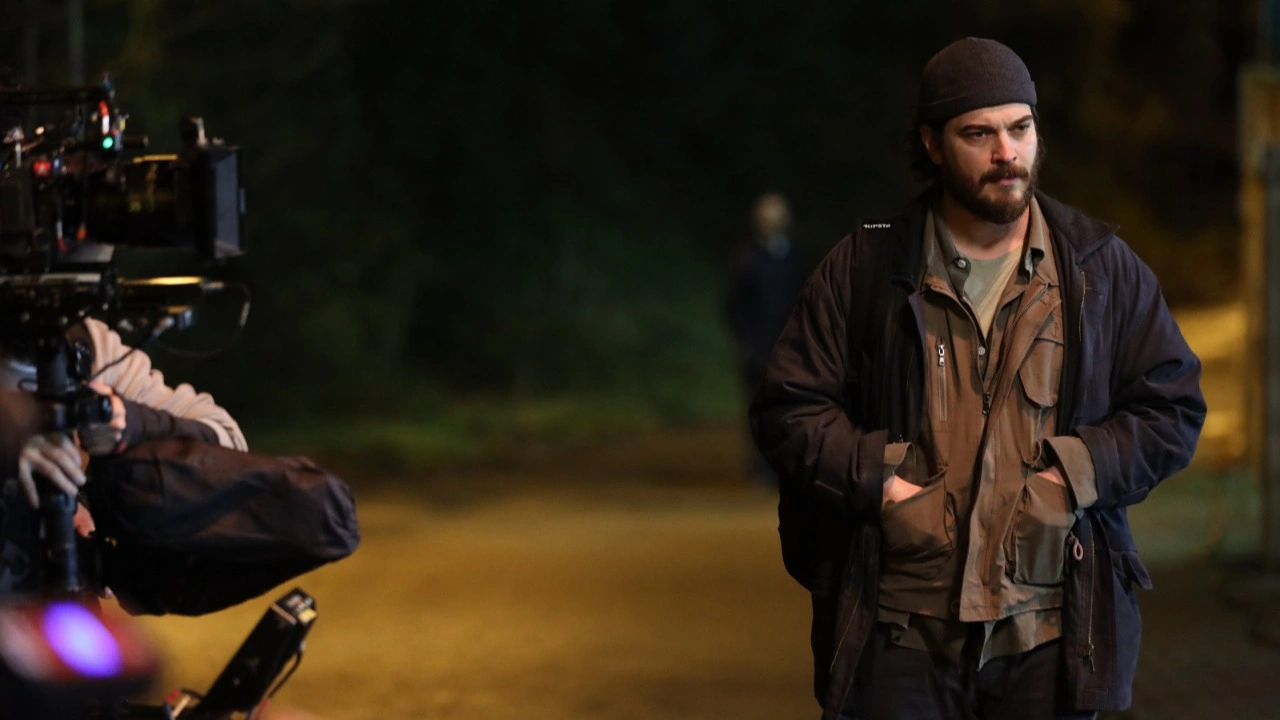 Netflix'in iddialı dizisi Kübra'nın setinden ilk fotoğraf