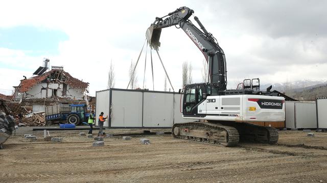 Malatyalı depremzede arsasını konteyner kent için tahsis etti