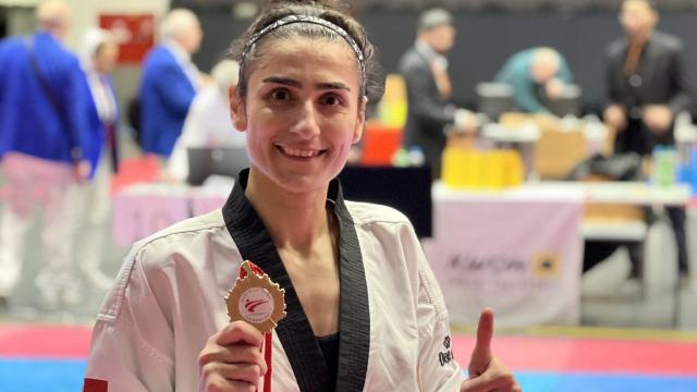 Milli tekvandocu Hatice Kübra İlgün'den altın madalya