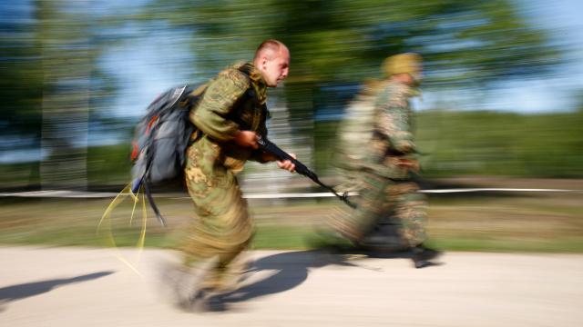 Rusya Belarus askerlerine nükleer füzelere dair etiğim vermeye başladı