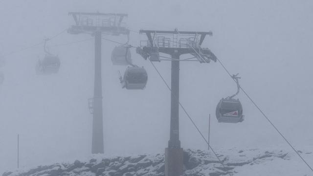 Sarhoş kayakçı 40 metre yüksekten düşerek öldü