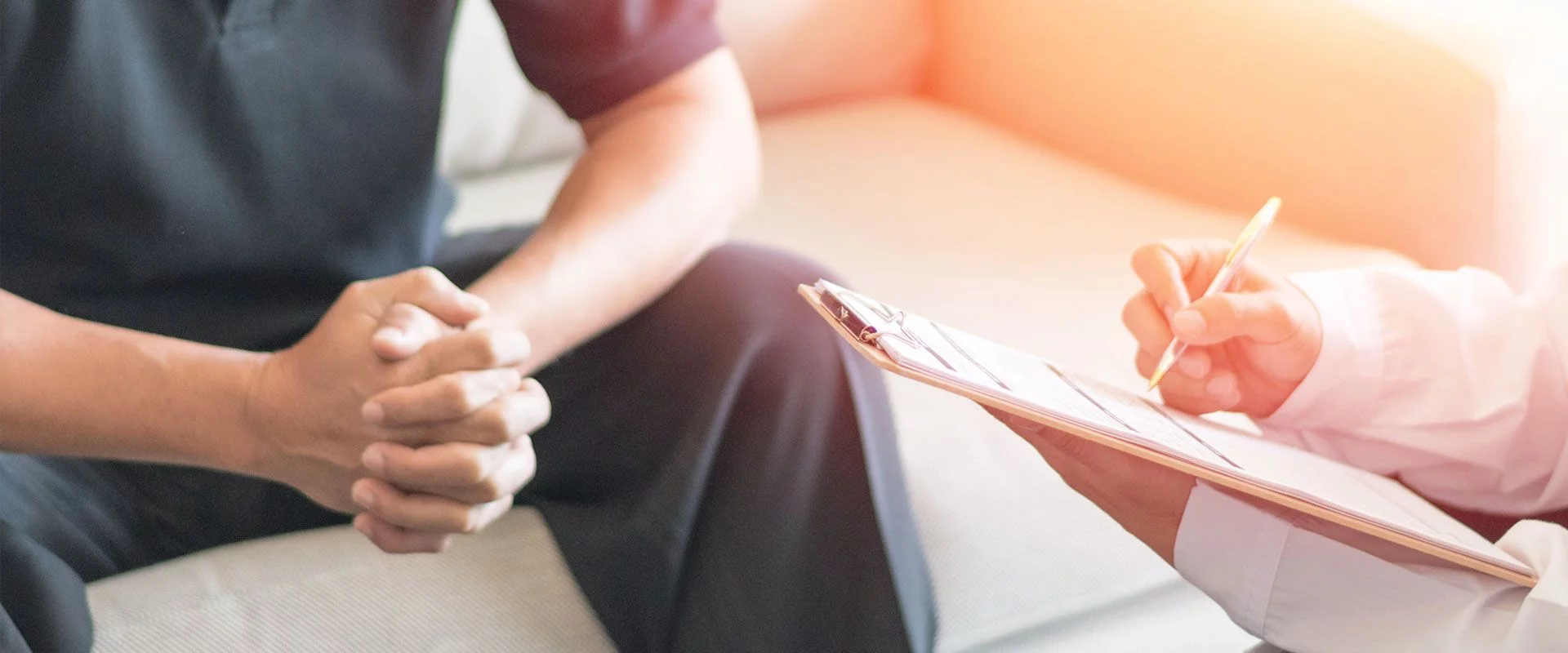 Testis torsiyonu nedir? Hastalığın tanısı nasıl konur? Çocukta hangi yaşlarda ortaya çıkar? Testis torsiyonu hangi hastalıklarla karıştırılabilir? Ebeveynlere öneriler neler olmalıdır? Testis torsiyonu tedavi edilmezse ne gibi riskler doğurur? Testis torsiyonu tedavisi nasıldır? 