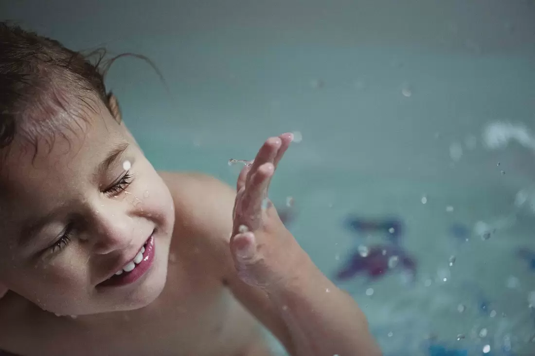 Angelman Sendromu Nedir? Angelman Sendromu Neden Olur? Angelman Sendromu Belirtileri Nedir? Angelman Sendromunda Görülebilecek Komplikasyonlar Nelerdir? Doğumdan Önce Angelman Sendromu Tanısı Nasıl Konur? Doğumdan Sonra Angelman Sendromu Tanısı Nasıl Konur? Angelman Sendromu Tedavisi Nedir? Angelman Sendromu Hakkında Sık Sorulan Sorular